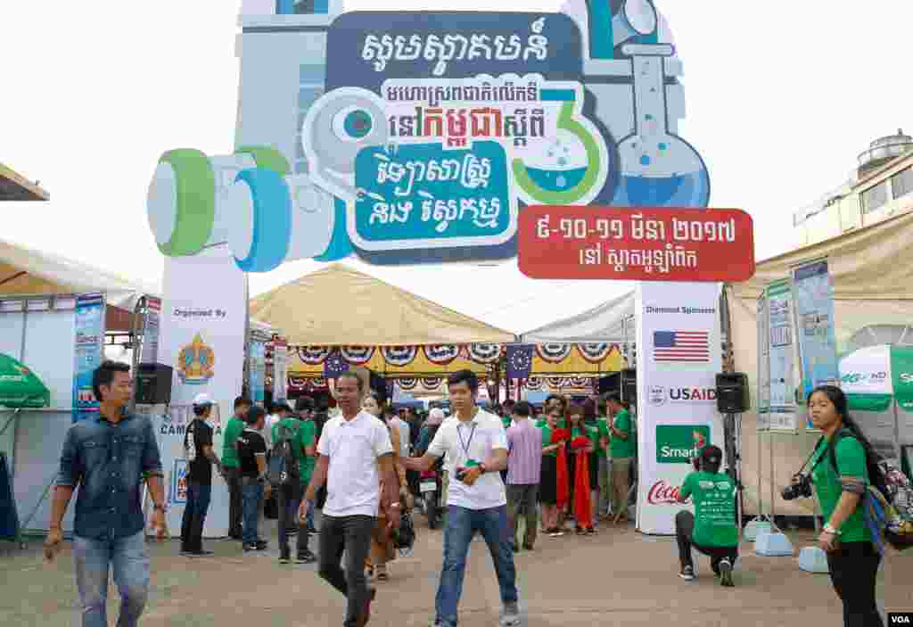 The 3rd Science and Engineering Festival in Phnom Penh on March 09, 2017. (Hean Socheata/VOA Khmer)