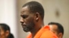 Penyanyi R. Kelly hadir dalam persidangan di Pengadilan Leighton Criminal di Chicago pada 17 September 2019. (Foto: Chicago Tribune via AP/Antonio Perez)