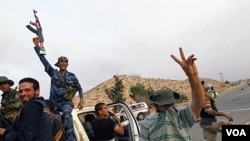 Pasukan pemberontak Libya mengambil keuntungan dari meningkatnya koordinasi dengan NATO.