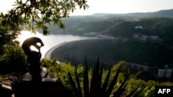 FILE - Idamu elikhulu eleLake Kariba kalisaphehli ngemfanelo umlilo kagesi.