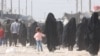 Kamp Al-Hol di Suriah sebagian besar dihuni oleh wanita dan anak-anak kerabat ISIS, yang ditahan setelah para militan ISIS melarikan diri dari pertempuran terakhir melawan pasukan Kurdi (SDF) tahun lalu. (Ali Zeyno/VOA)