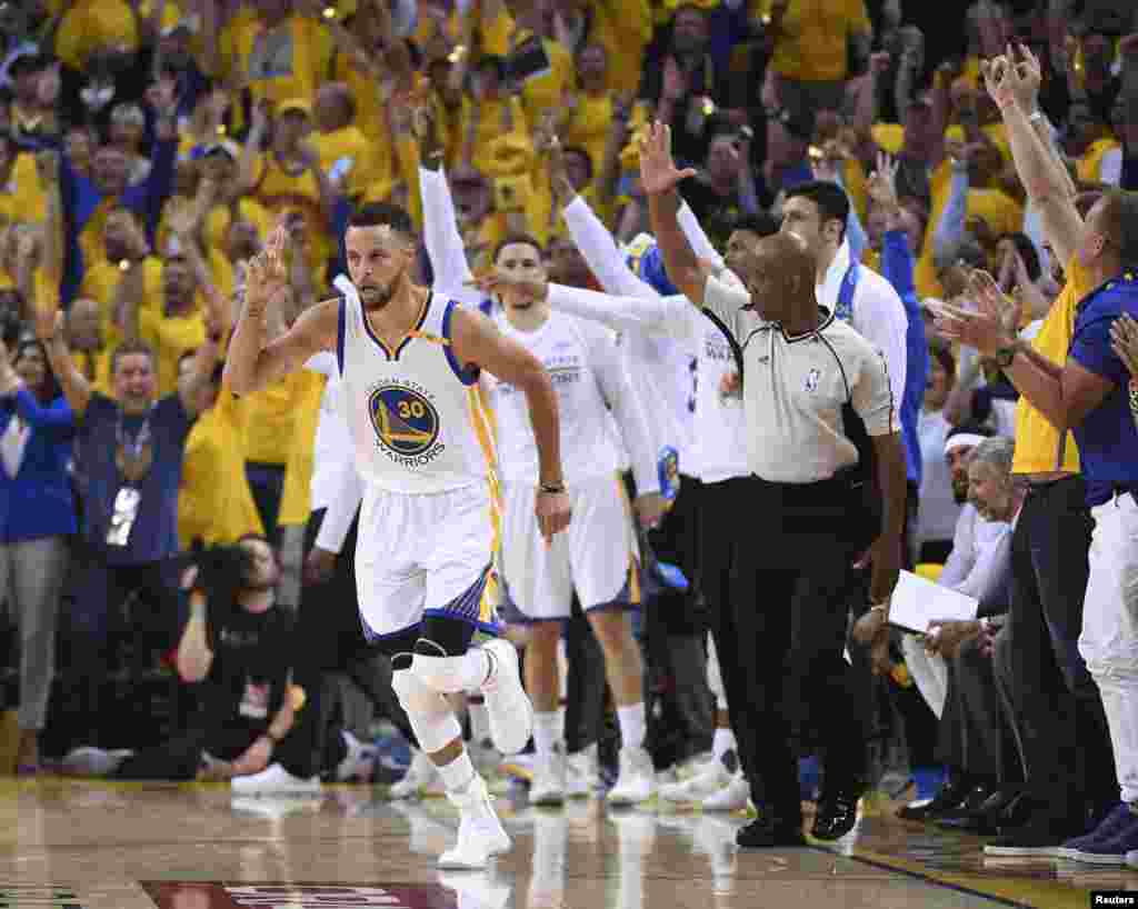 Hotunan wasanin karshe na NBA tsakanin Golden State Warriors &nbsp;da Cleveland Cavaliers, Stephen Curry, ranar Alhamis 1 ga watan Yuni, shekarar 2017.