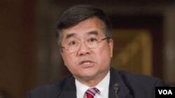 Duta Besar Amerika untuk Tiongkok Gary Locke mendapat peringatan keras terkait penjualan senjata Amerika ke Taiwan (foto:dok).