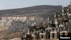 Konstruksi bangunan di wilayah Givat Zeev, dekat Yerusalem, Tepi Barat (Foto: dok).