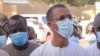 Le ministre de la pêche Alioune Ndoye au chevet des malades au Sénégal, le 20 novembre 2020.