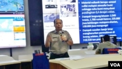 Kepala pusat data informasi dan hubungan masyarakat BNPB, Sutopo Purwo Nugroho dalam konferensi pers di kantornya hari Senin 25/9. (Foto: VOA/Fathiyah).