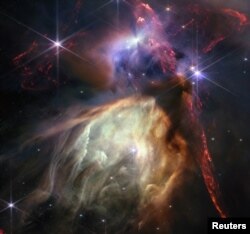 Kompleks awan Rho Ophiuchi, gugusan bintang terdekat dengan Bumi, terlihat dengan Teleskop Luar Angkasa James Webb menggunakan instrumen NIRCam yang dirilis 12 Juli 2023. (NASA, ESA, CSA, STScI, Klaus Pontoppidan and Alyssa Pagan/Handout via REUTERS)