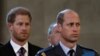 William, Pangeran Wales, dan Pangeran Harry di tengah kedatangan peti jenazahRatu Elizabeth di Westminster Hall di London, Inggris, 14 September 2022. (Foto: REUTERS/Alkis Konstantinidis)