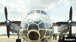 Самолет Антонов-30B, используемый Россией в рамках ДОН в военном аэропорту Мельборк, Бельгия. Архивное фото 2002. 