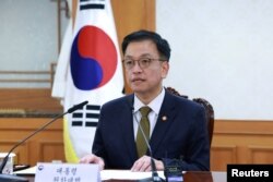 지난해 12월 27일 서울 정부청사에서 최상목 대통령 권한대행 부총리 겸 기획재정부 장관이 국가 안보 위원회를 주재하고 있다.