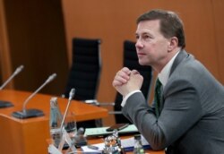 Juru Bicara Pemerintah Jerman, Steffen Seibert di Berlin, 29 April 2020. (AP Photo/Michael Sohn)