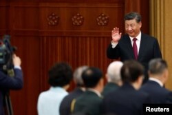 Chinese President Xi Jinping waves as he arrives for a reception at the Great Hall of the People on the eve of the Chinese National Day in Beijing, China September 30, 2022. REUTERS/Florence Lo