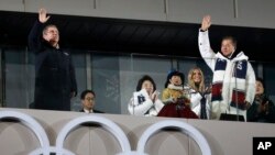 Tomas Bah, predsednik Međunarodnog olimpijskog komiteta i južnokorejski predsednik Mun Džae-in na ceremoniji zatvaranja Zimskih olimpijskih igara 2018. u Pjongčangu.