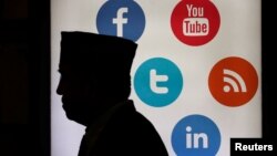 Kemenkominfo mengumumkan rencana pembentukan komite etika berinternet, Jumat (26/2) yang bertujuan untuk mendorong penataan di ruang digital yang lebih sehat. (Foto: ilustrasi).